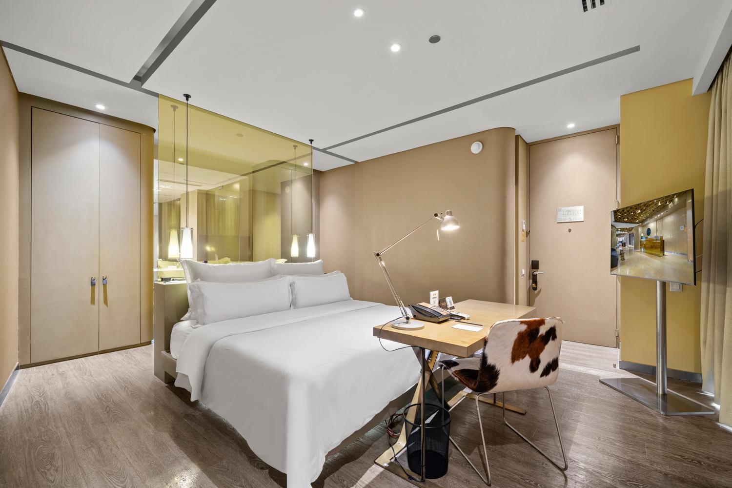King Room,1580187564:JPEG