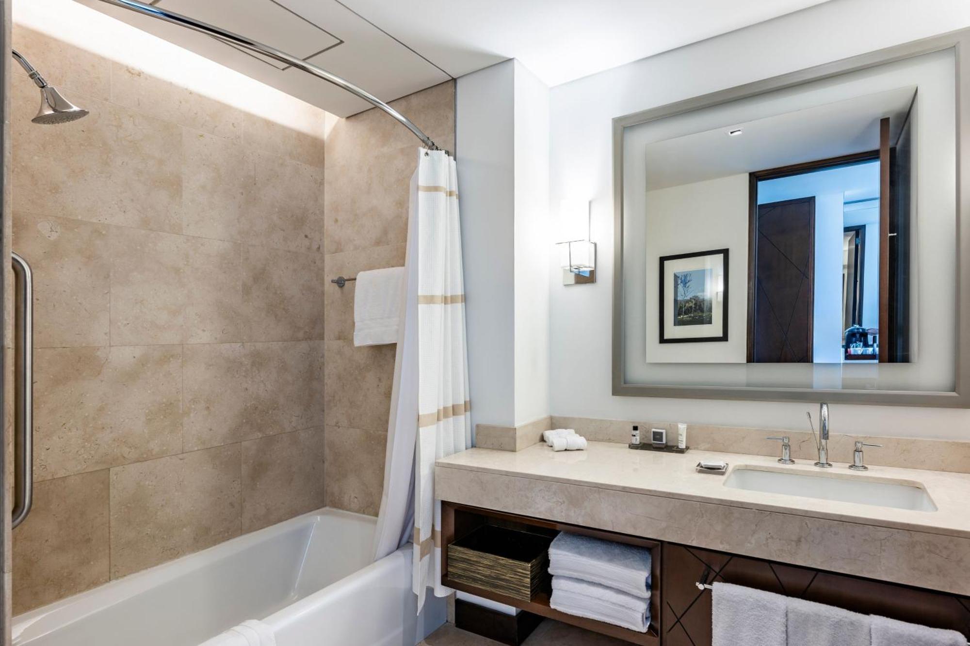 Concierge Double Bed Room Executive level Guest room,1624752054:JPEG