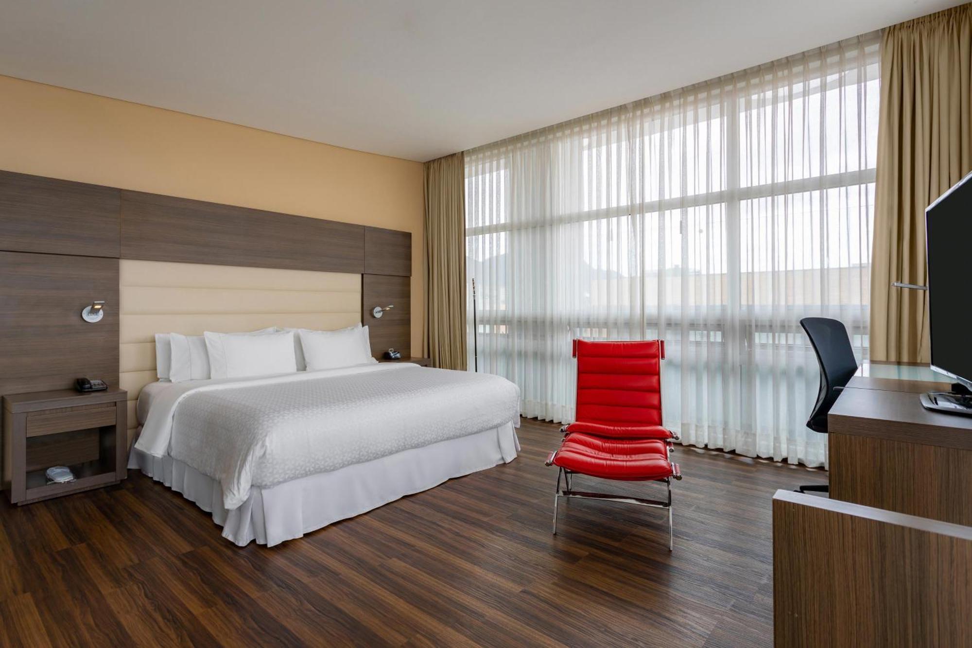 Junior Suite, Club level, 1 Bedroom Junior Suite, 1 King,1632272202:JPEG