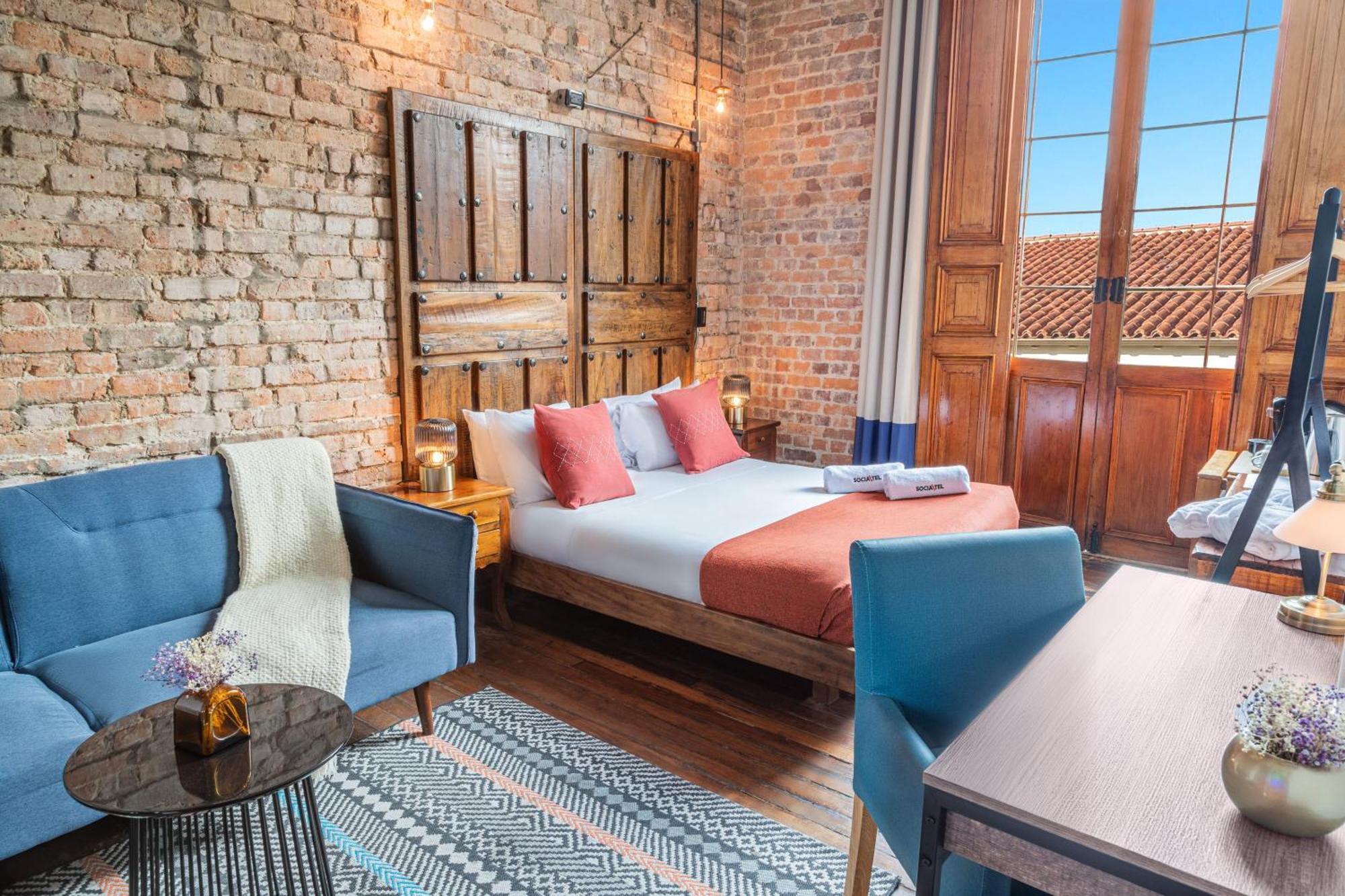 Deluxe Room,1756643998:JPEG