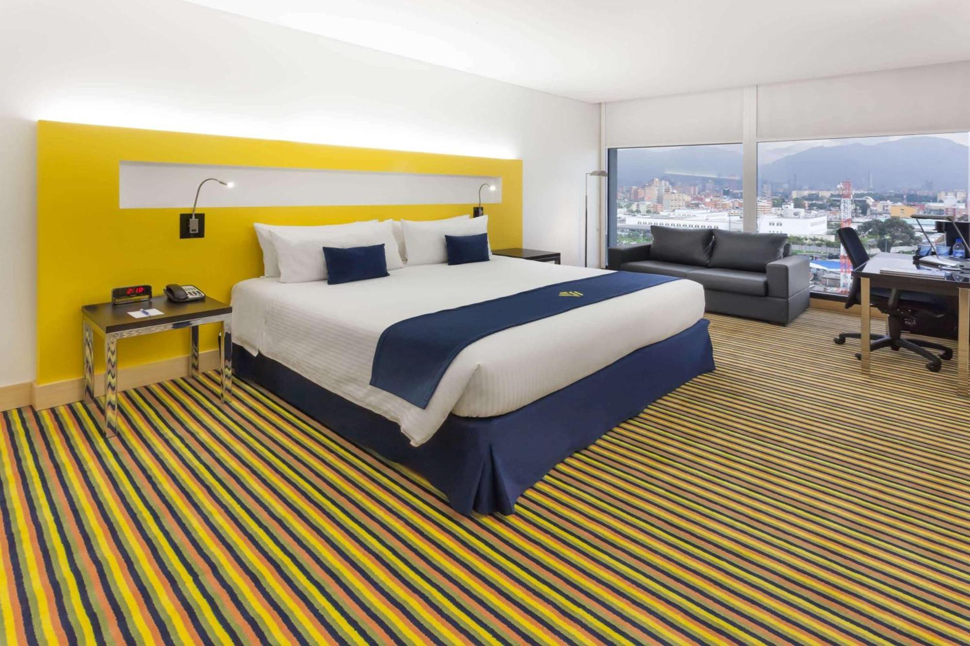 Deluxe King Room,631553769:JPEG